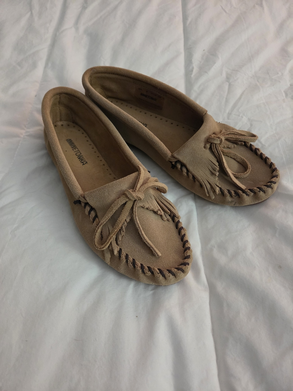 Minnetonka Women's Suede Moccasin - Tan